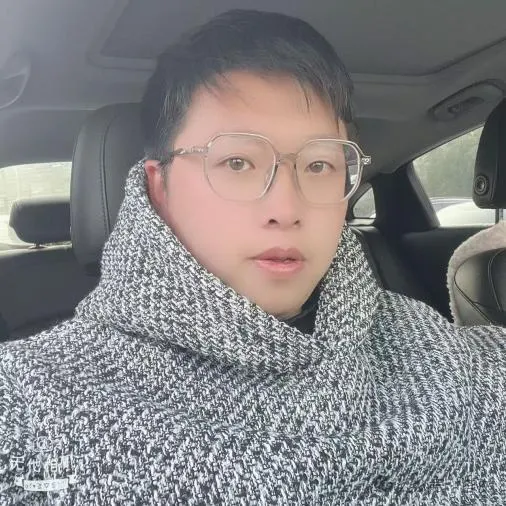 侯鹏.png