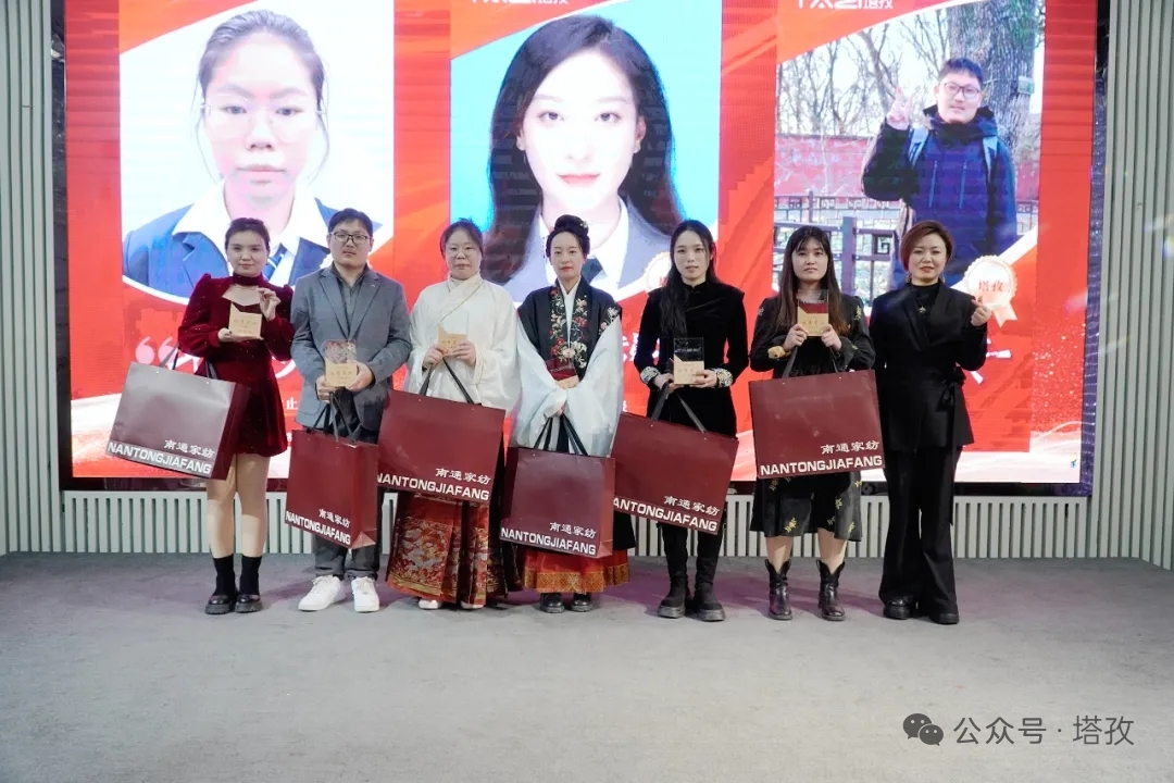 8-年度优秀员工.jpg 8-年度优秀员工.jpg