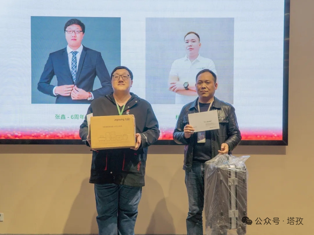 周年员工.jpg 周年员工.jpg