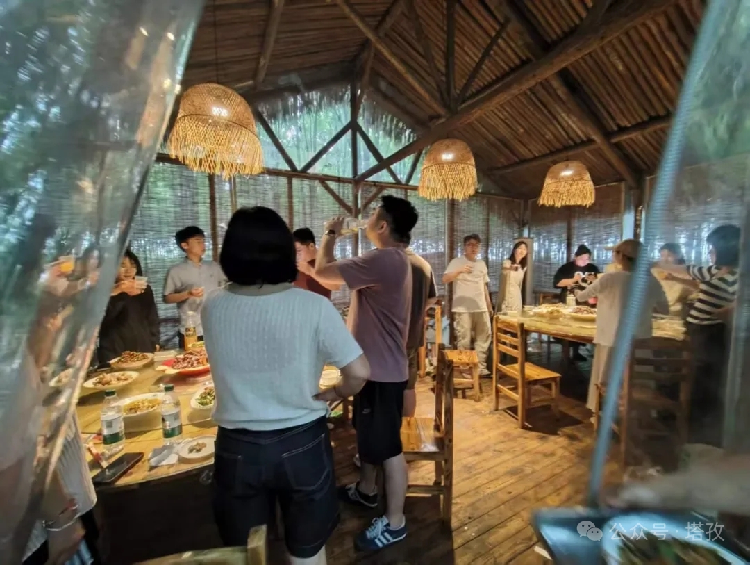 团建聚餐.jpg